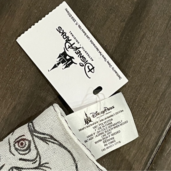 Disney Villains Animated Antagonists Scarf - Picture 6 of 11